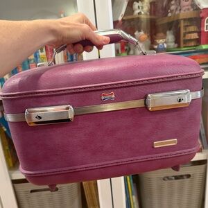 American Tourist Vintage Purple With Pink Lining Travel Case